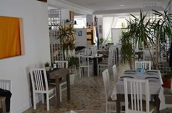 Everest Hotel 2*